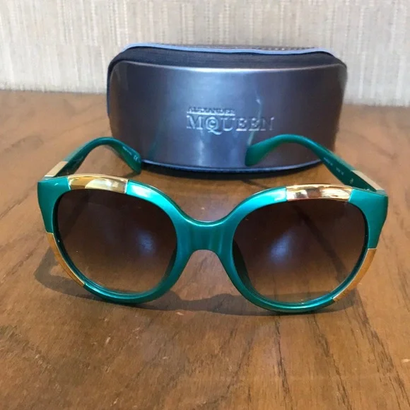 ??Alexander McQueen AM 0007SA 004 5220135 eyewear Buy Alexander Mcqueen Sunglasses AM 0007S 004 52 | GEM  main image 2
